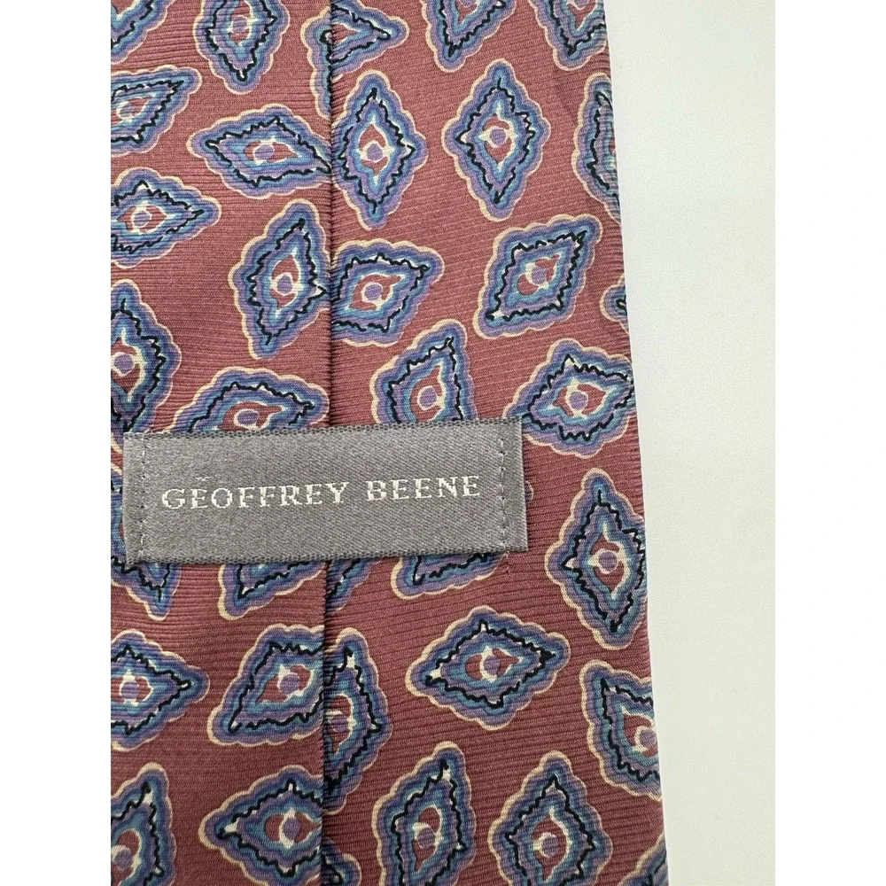 Geoffrey Beene 100% Silk Tie Red Blue Geometric‎ Diamond Pattern Classic Necktie